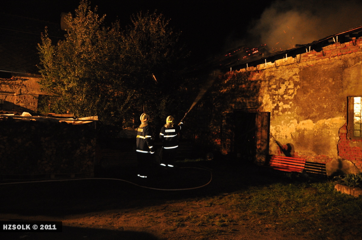 20 22.10.2011 Požár autoservisu a stolárny Ruda nad Moravou - Bohdíkov7.JPG