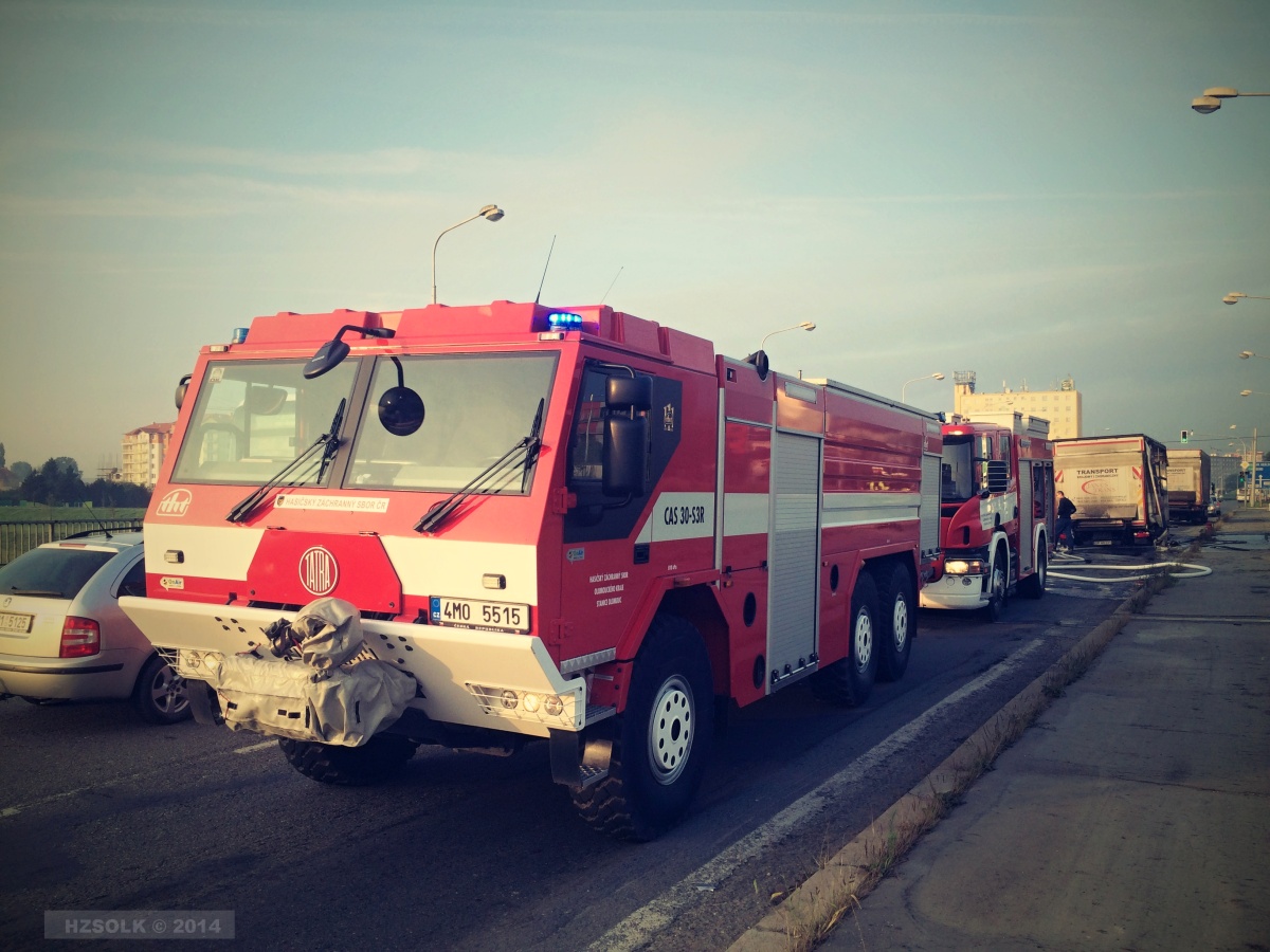 20 9-10-2014 Požár přívěsu nákladního vozidla Olomouc Velkomoravská (27).JPG