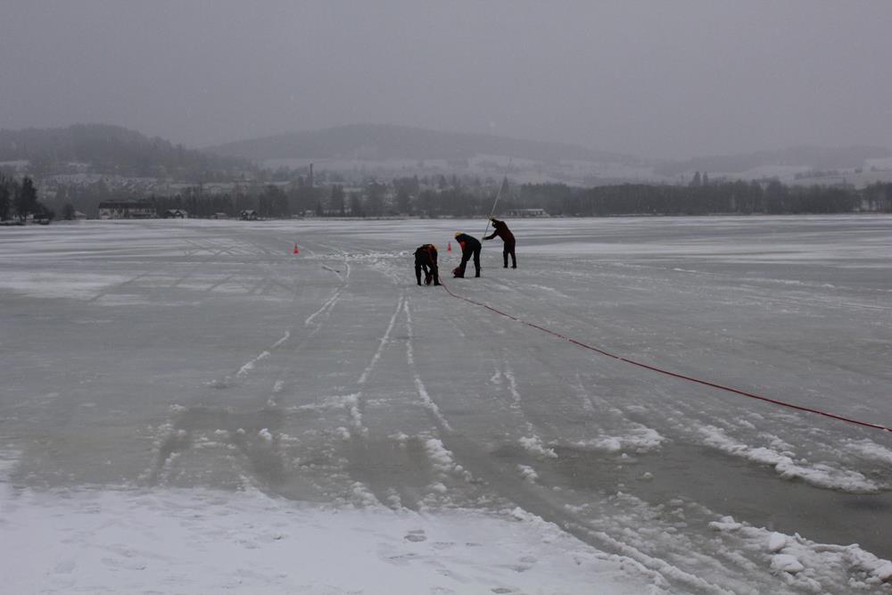 20 Auto pod ledem, Bližší Lhota - 24. 2. 2015 (20).JPG