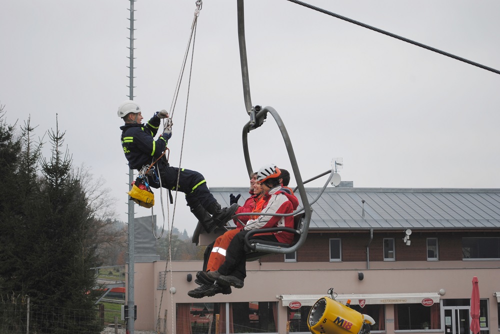 20 Cvičení lezecké skupiny HZS JčK ÚO Tábor, Monínec - 12. 11. 2014 (19).JPG