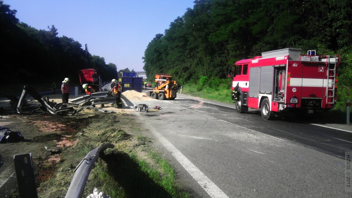 20 dopravní nehoda nákladní vozidla na R46 - 11 km (24).jpg