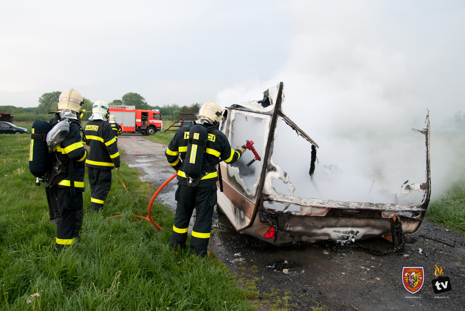 2012_05_12_pozar_karavan_Hlucin_04.jpg