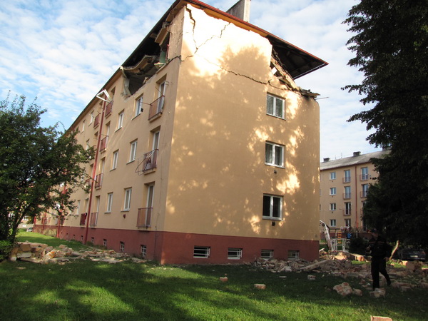 2013_09_15 vybuch v obytnem dome Havirov 01.jpg