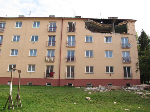 2013_09_15 vybuch v obytnem dome Havirov 02.jpg