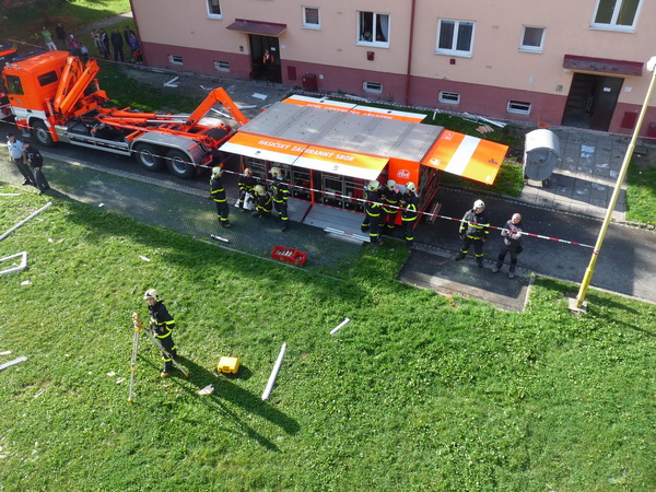 2013_09_15 vybuch v obytnem dome Havirov 09.jpg