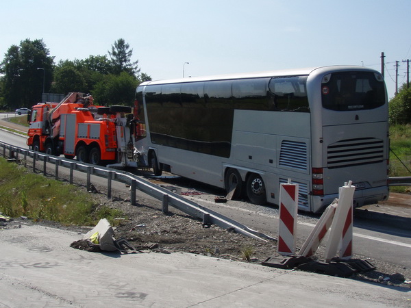 2014_07_15 Autobus najel na svodidla FM 06m.jpg