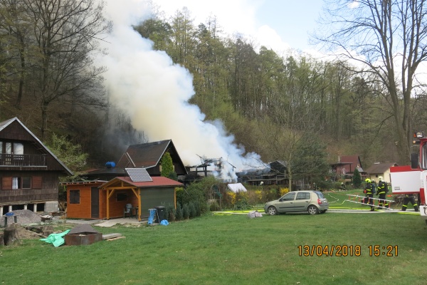 2018_04_13_Pozar_3_chatek_Hlucin (1)m.jpg