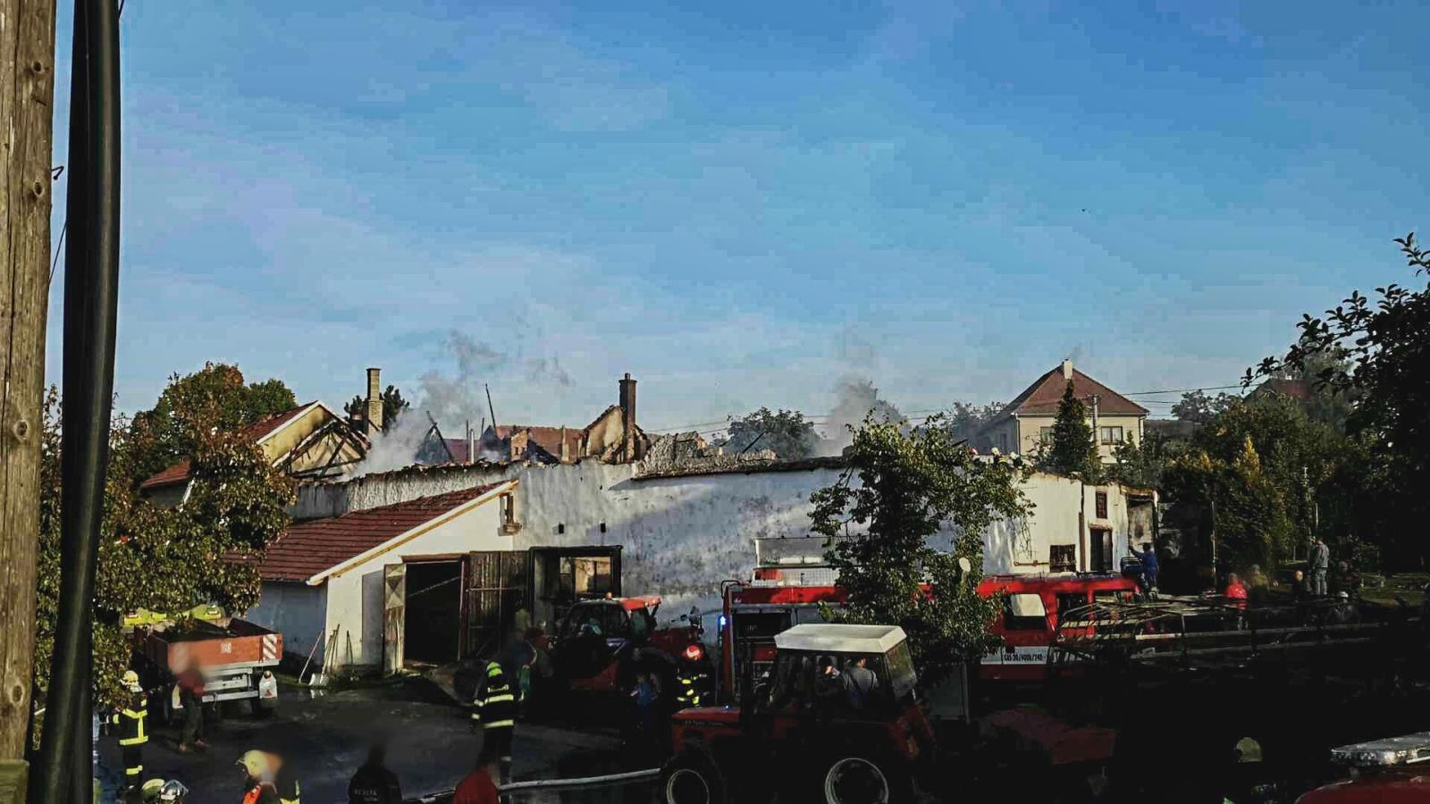 2019-09-20-BK Požár RD Černovice/PBM_415T-2019_09_20-1c88009f.jpg