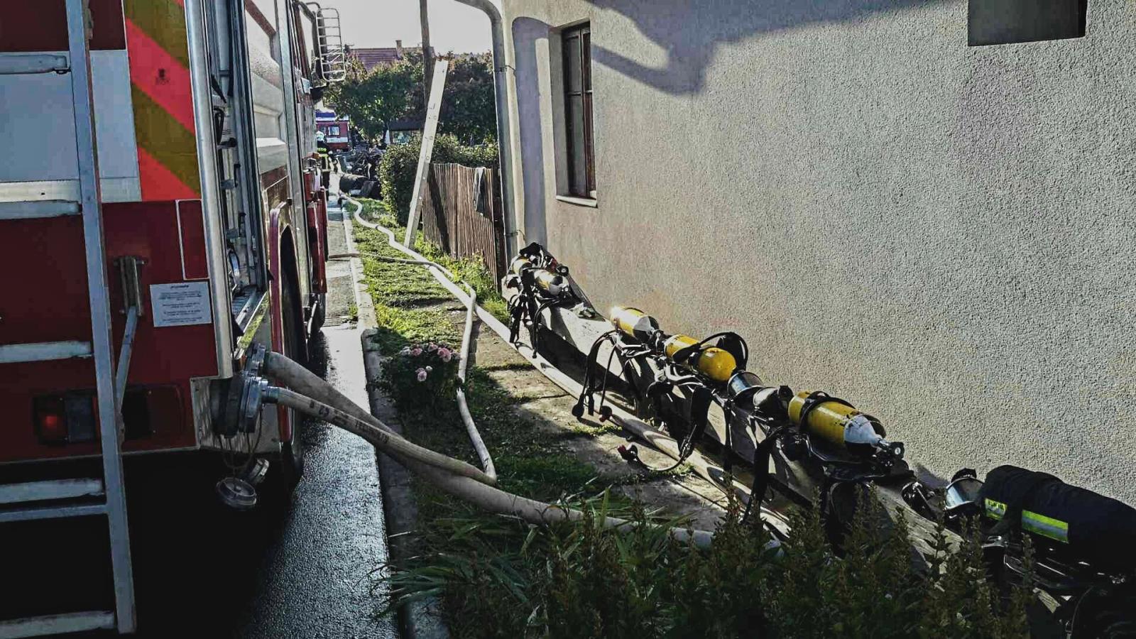 2019-09-20-BK Požár RD Černovice/PBM_415T-2019_09_20-2b3cebba.jpg