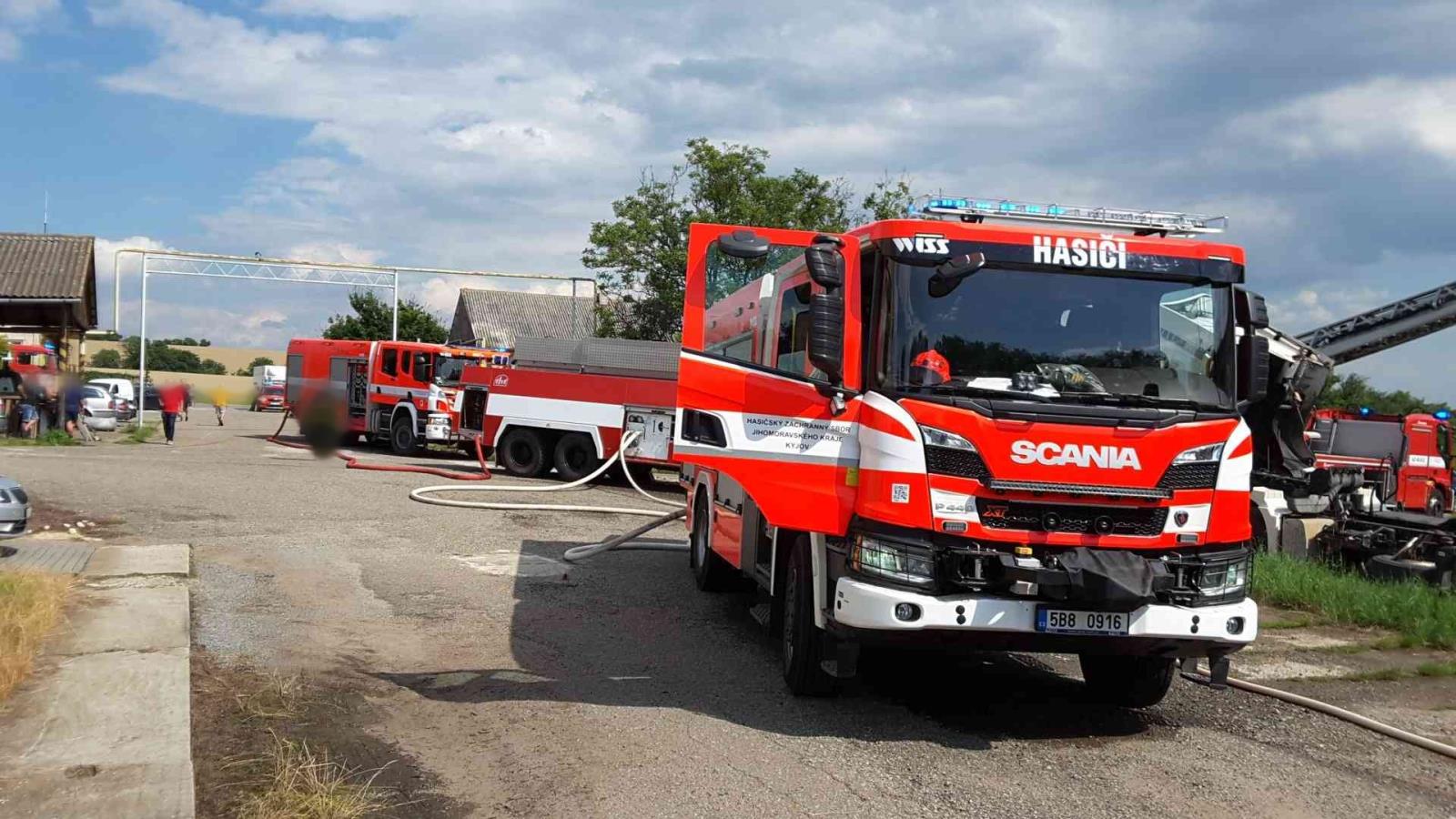 2020-07-23-Požár Moravany HO/PHO_131T-2020_07_23-73dc7d98.jpg