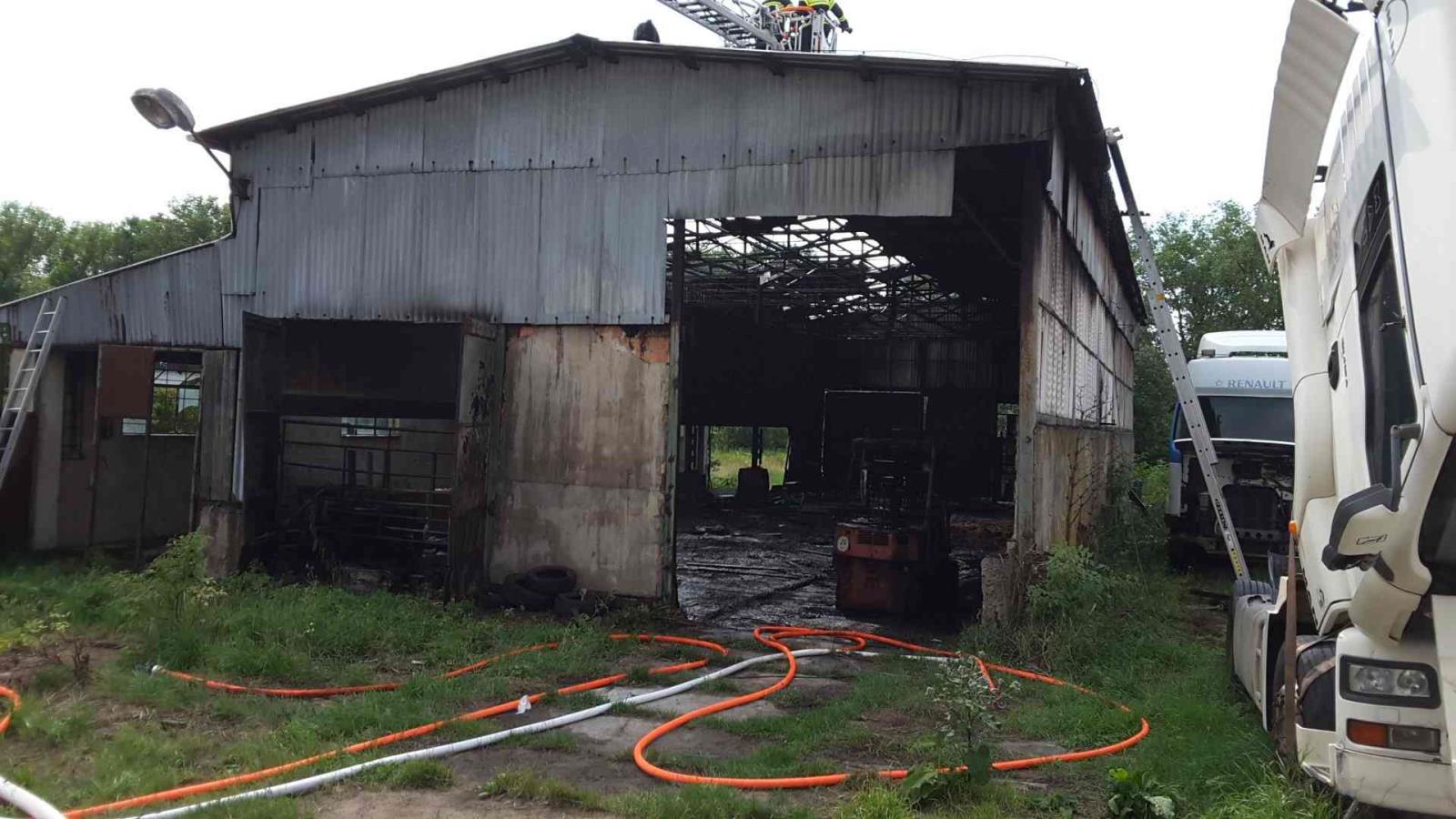 2020-07-23-Požár Moravany HO/PHO_131T-2020_07_23-a719f723.jpg