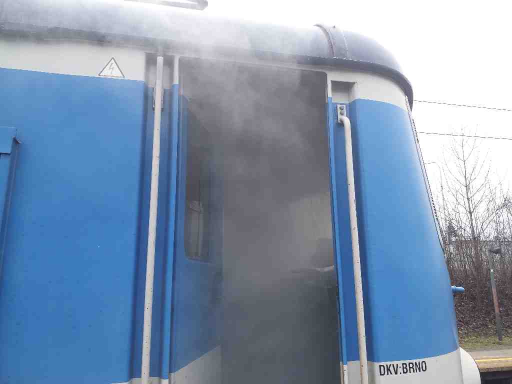 2020-12-26-hořící lokomotiva