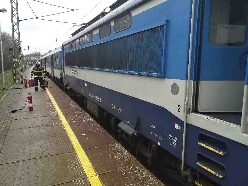 2020-12-26-hořící lokomotiva