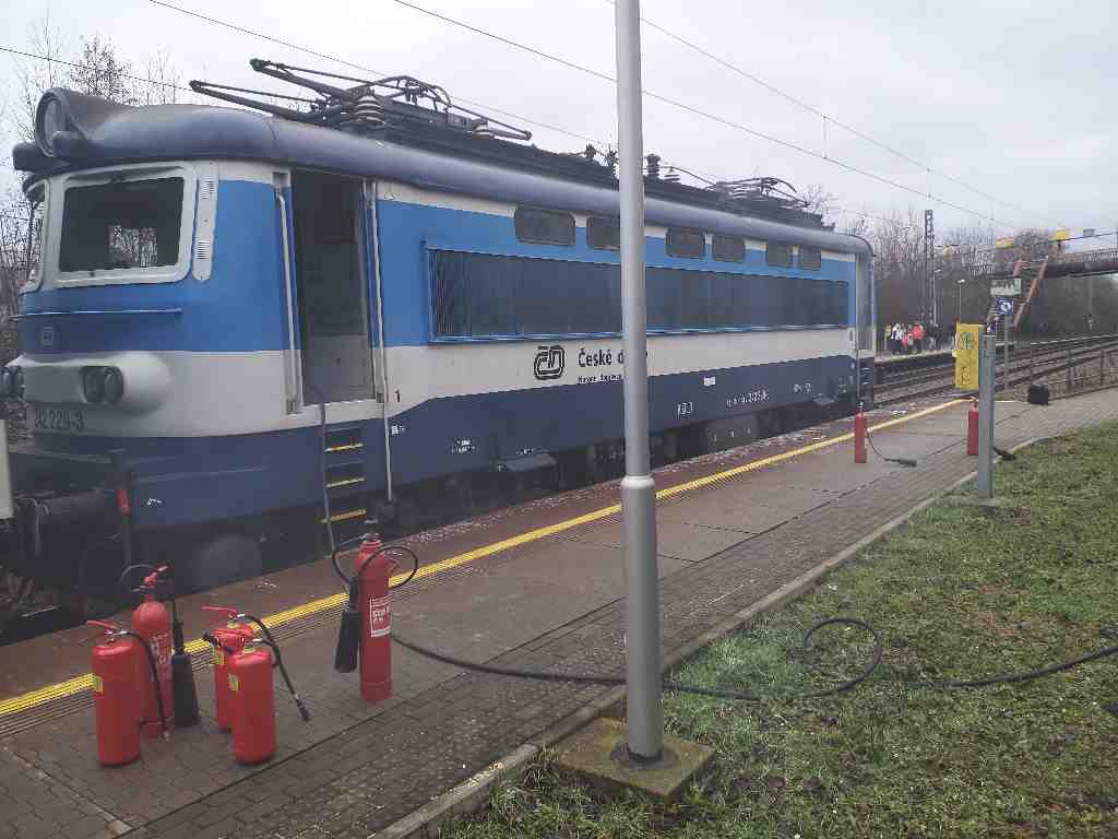 2020-12-26-hořící lokomotiva