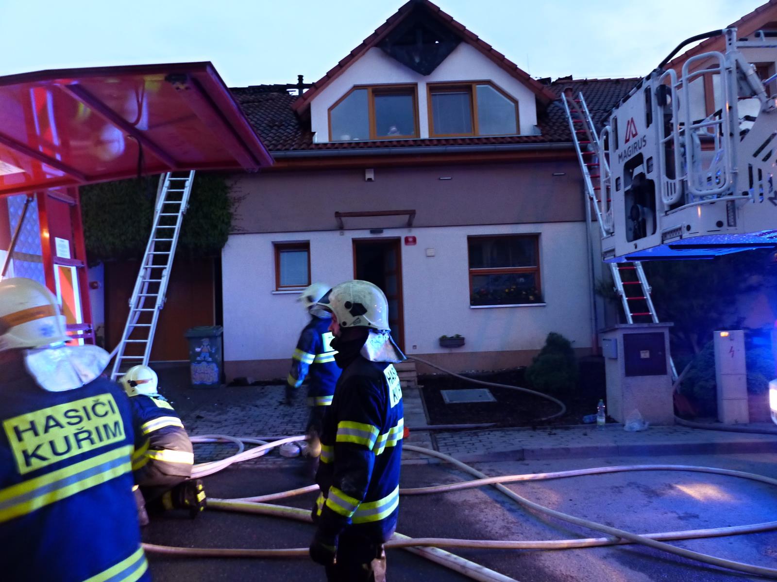 2021-06-09-Požár Brno Ořešín, Požár RD Kuřim/2021-06-09-Požár RD Kuřim (7).JPG