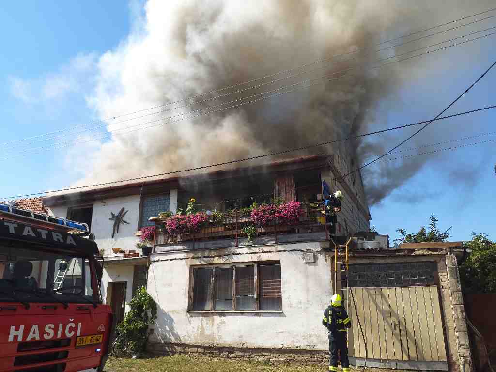 2022-08-05 Požár RD, Dolní Věstonice/požár RD (1).jpg
