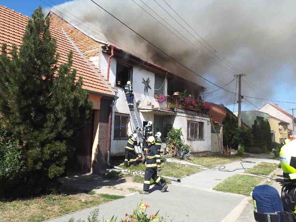 2022-08-05 Požár RD, Dolní Věstonice/požár RD (4).jpg