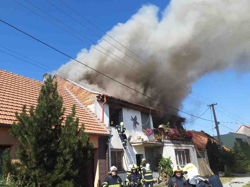 2022-08-05 Požár RD, Dolní Věstonice/požár RD (5).jpg