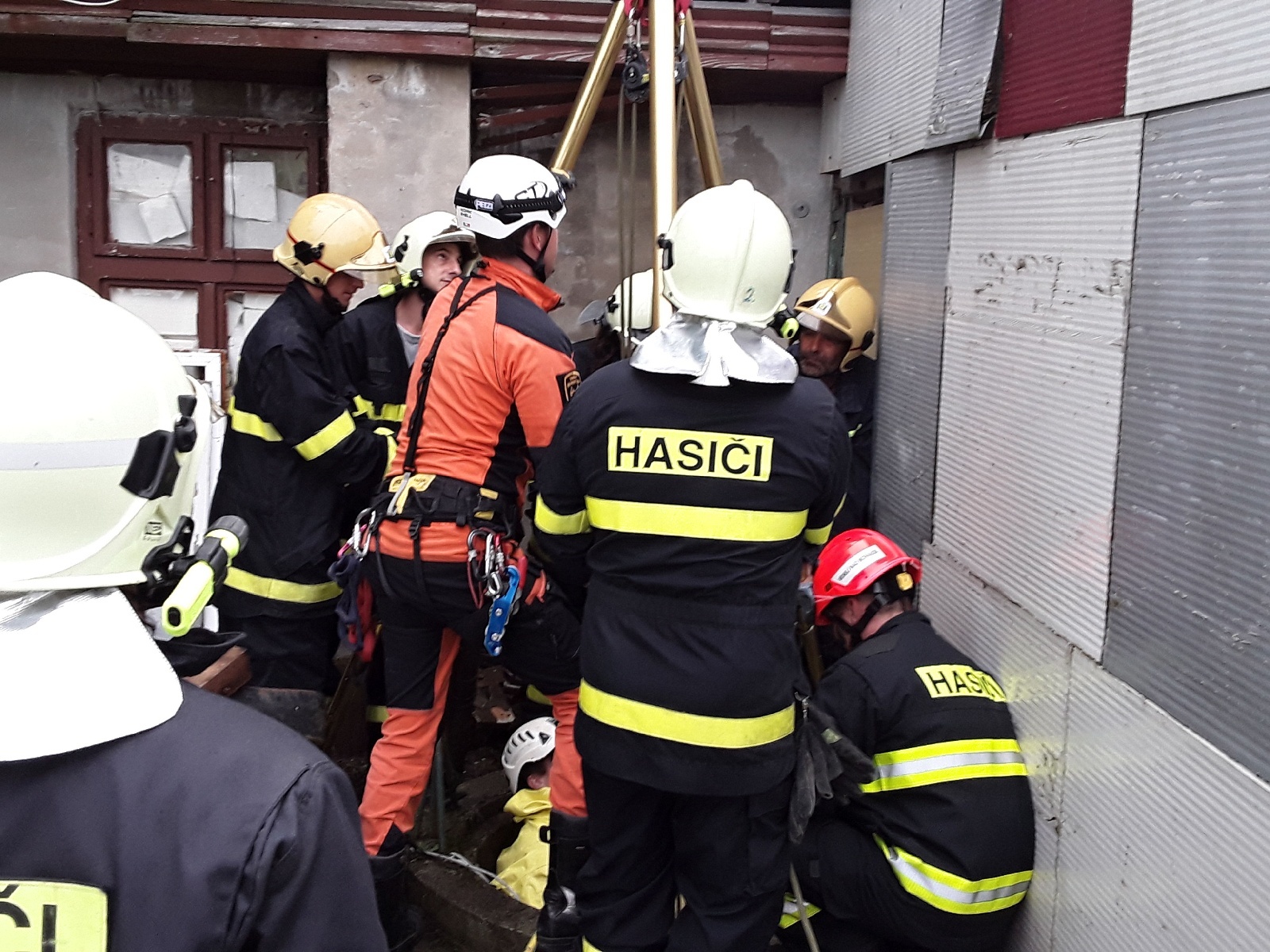 2022-08-22 Záchrana prasete ze studny/PHO_125T-2022_08_22-2ad68468.jpg