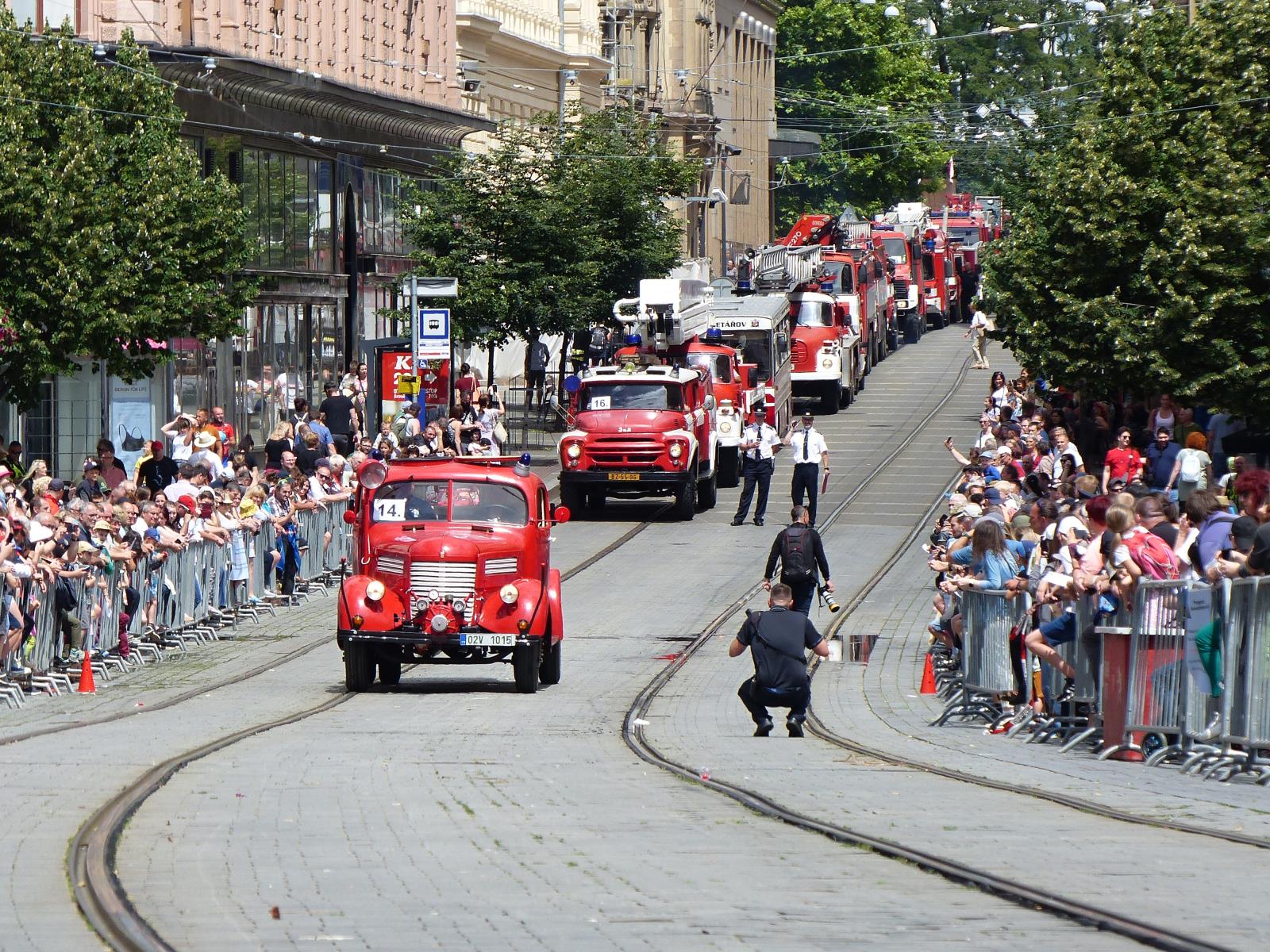 2024-06-22 Defilé požární techniky, Brno - nám.Svobody/Defilé (6).JPG