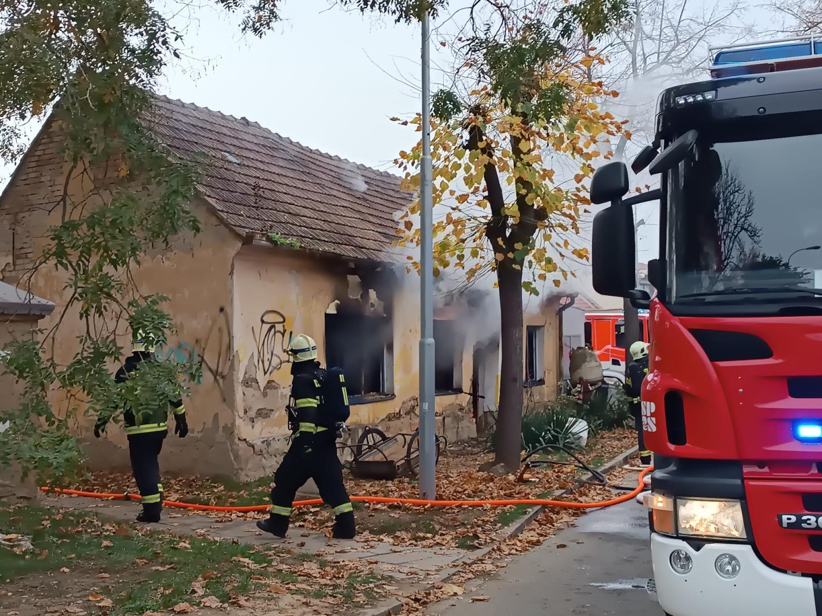 2024-11-06 Požár RD, Brno-Tuřany/Požár RD Brno Tuřany (4).jpg