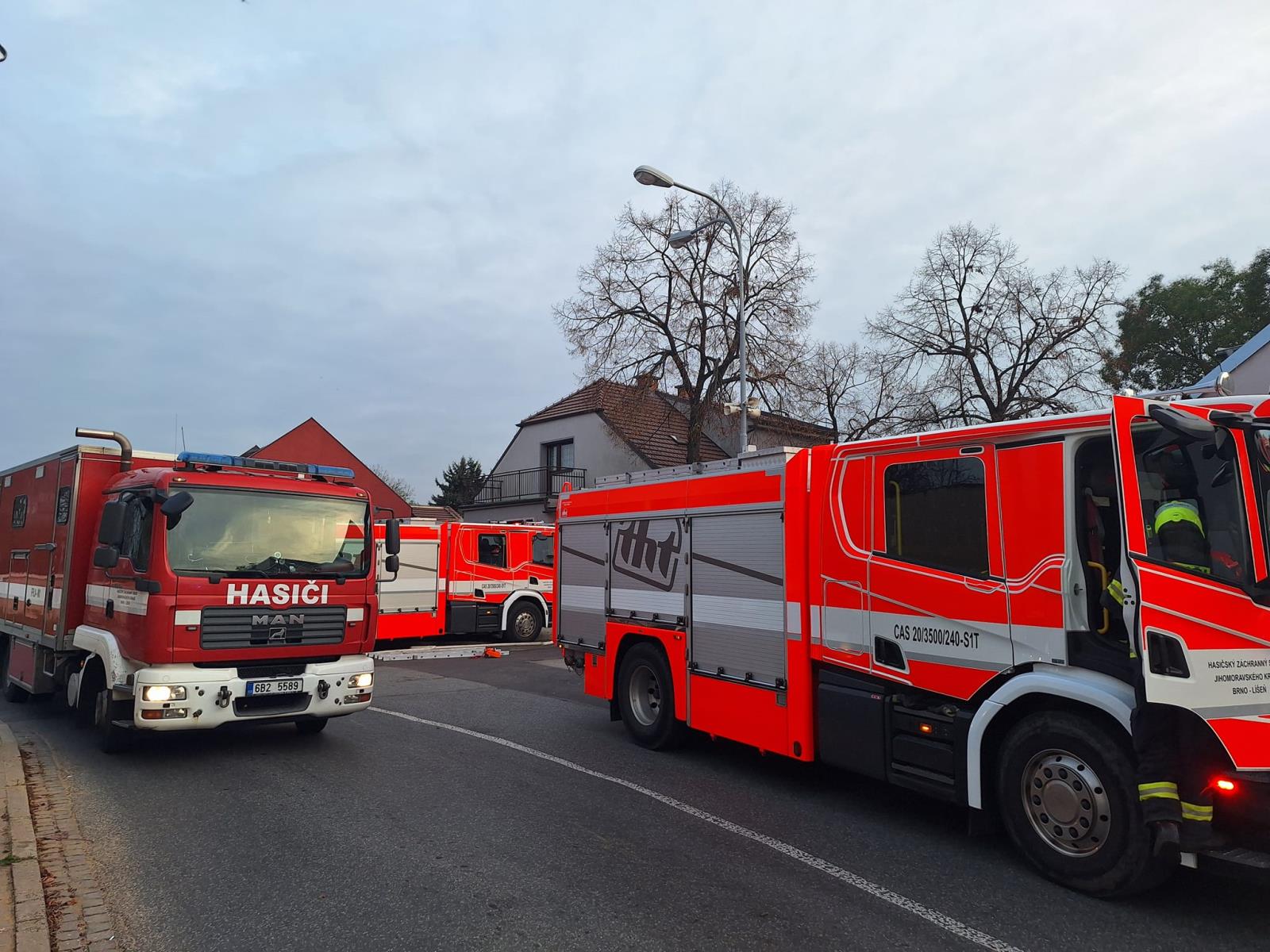 2024-11-06 Požár RD, Brno-Tuřany/Požár RD Brno Tuřany (3).jpg