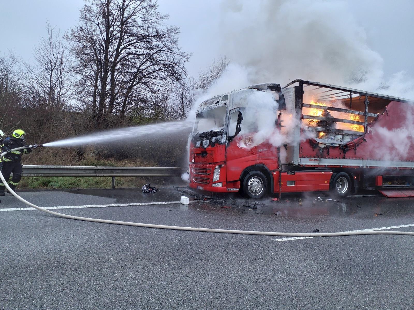 2024-12-13 Požár kamionu, D1 Tvarožná/Požár kamionu D1_Tvarožná (7).jpg