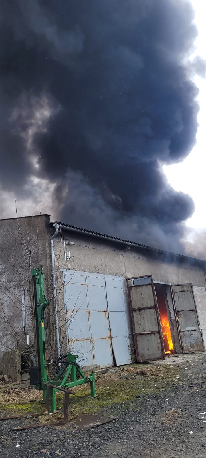 2024_02_27-Pozar_traktoru_v hale_Horni_Mesto (5).jpg