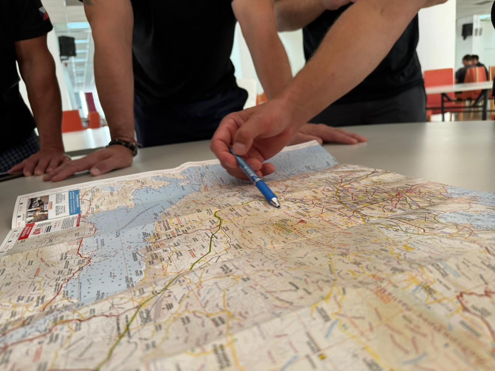 2024_08_16_Ranní porada o nasazení českého týmu hasičů v severní části Athén