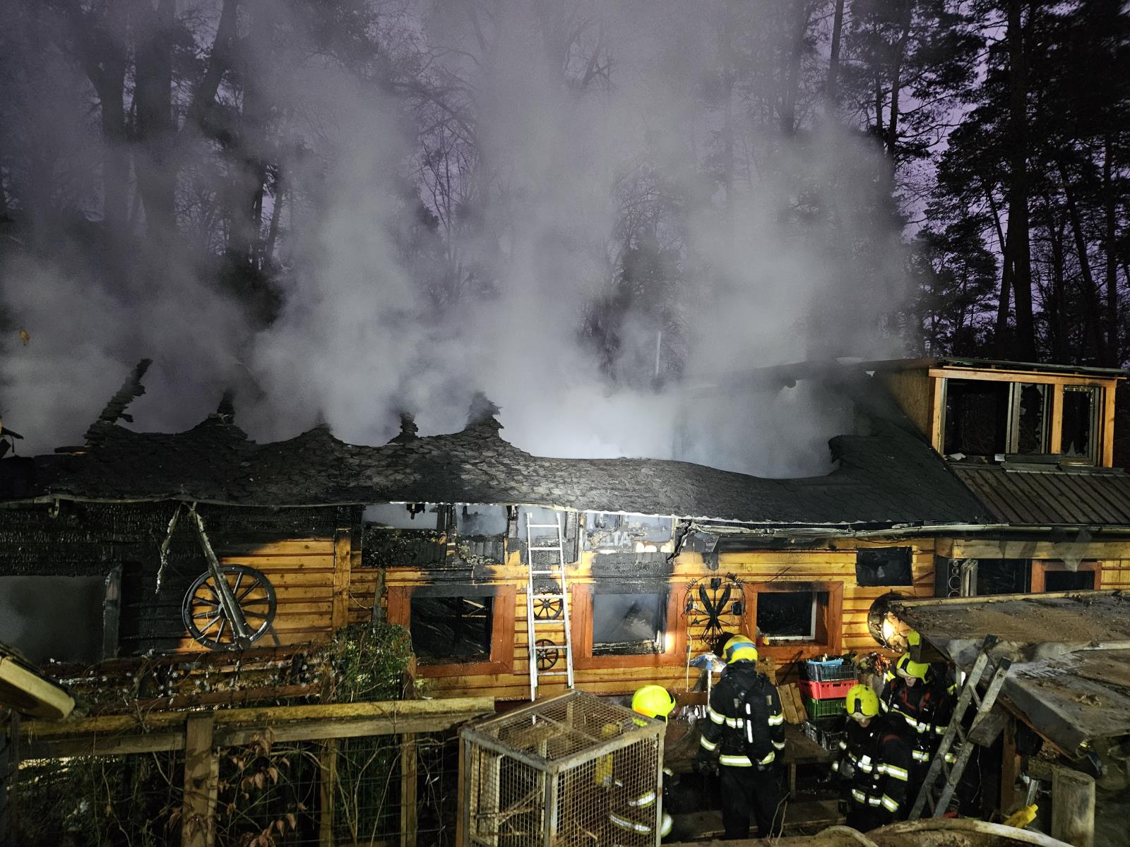 2025-01-18 Požár chaty,Rozdrojovice/požár chaty (8).jpg