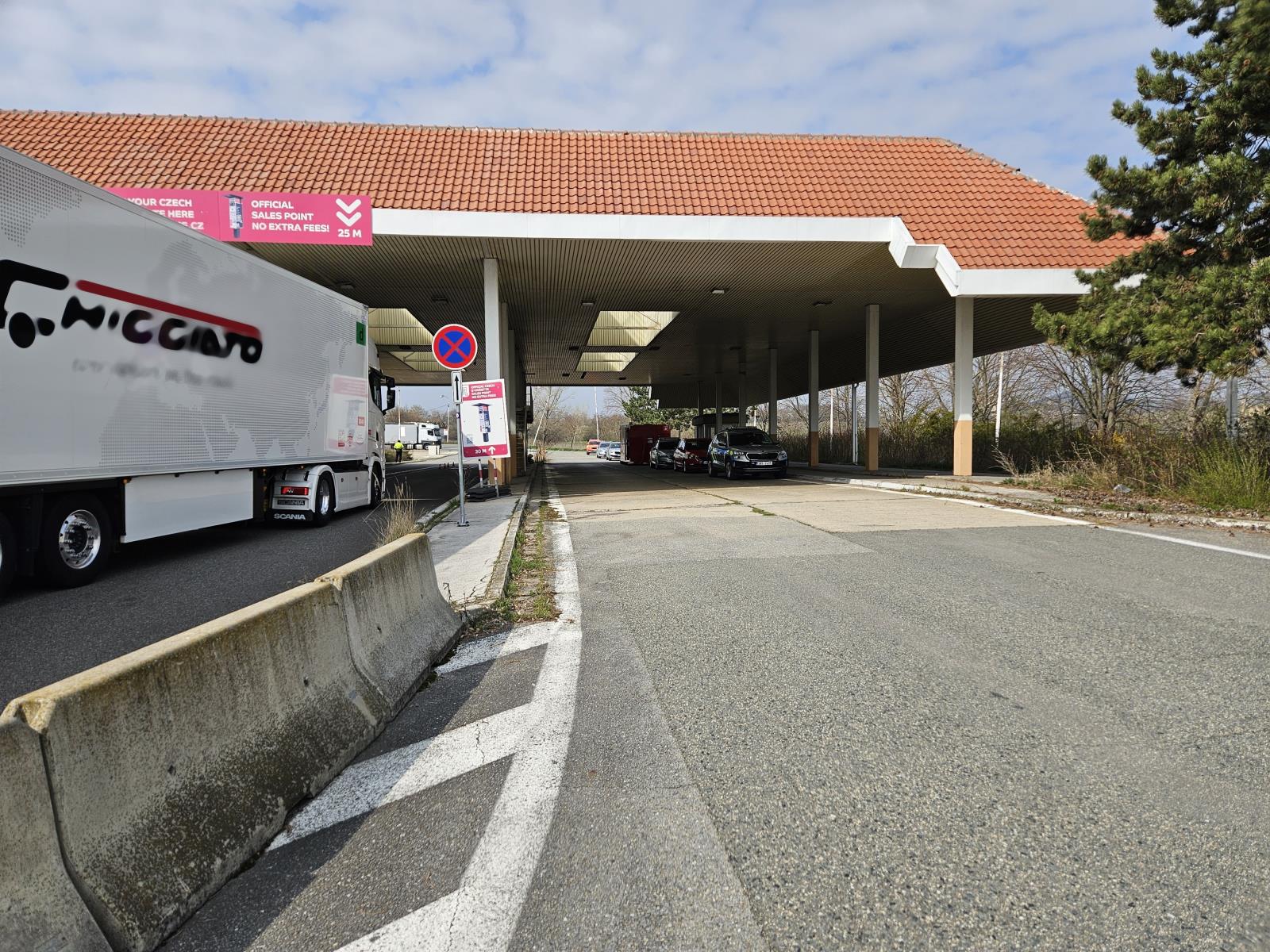 2025-03-28 opatření na hranicích, Hatě, Mikulov/opatření na hranicích (1).jpg