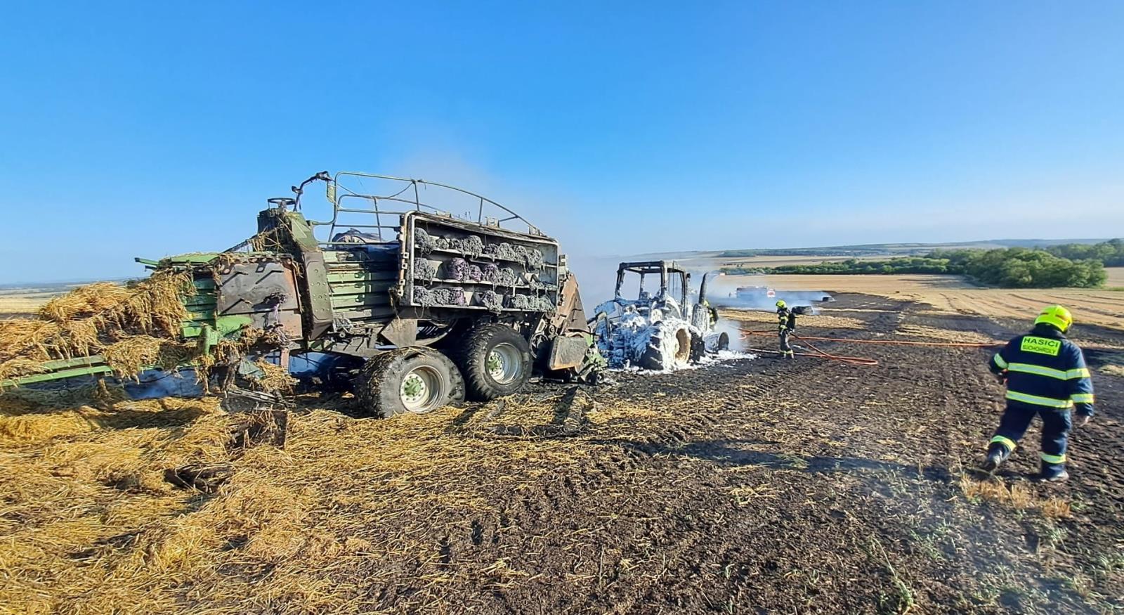 2025-08-17 Požár traktoru, Strachotice/požár Strachotice (5).jpeg