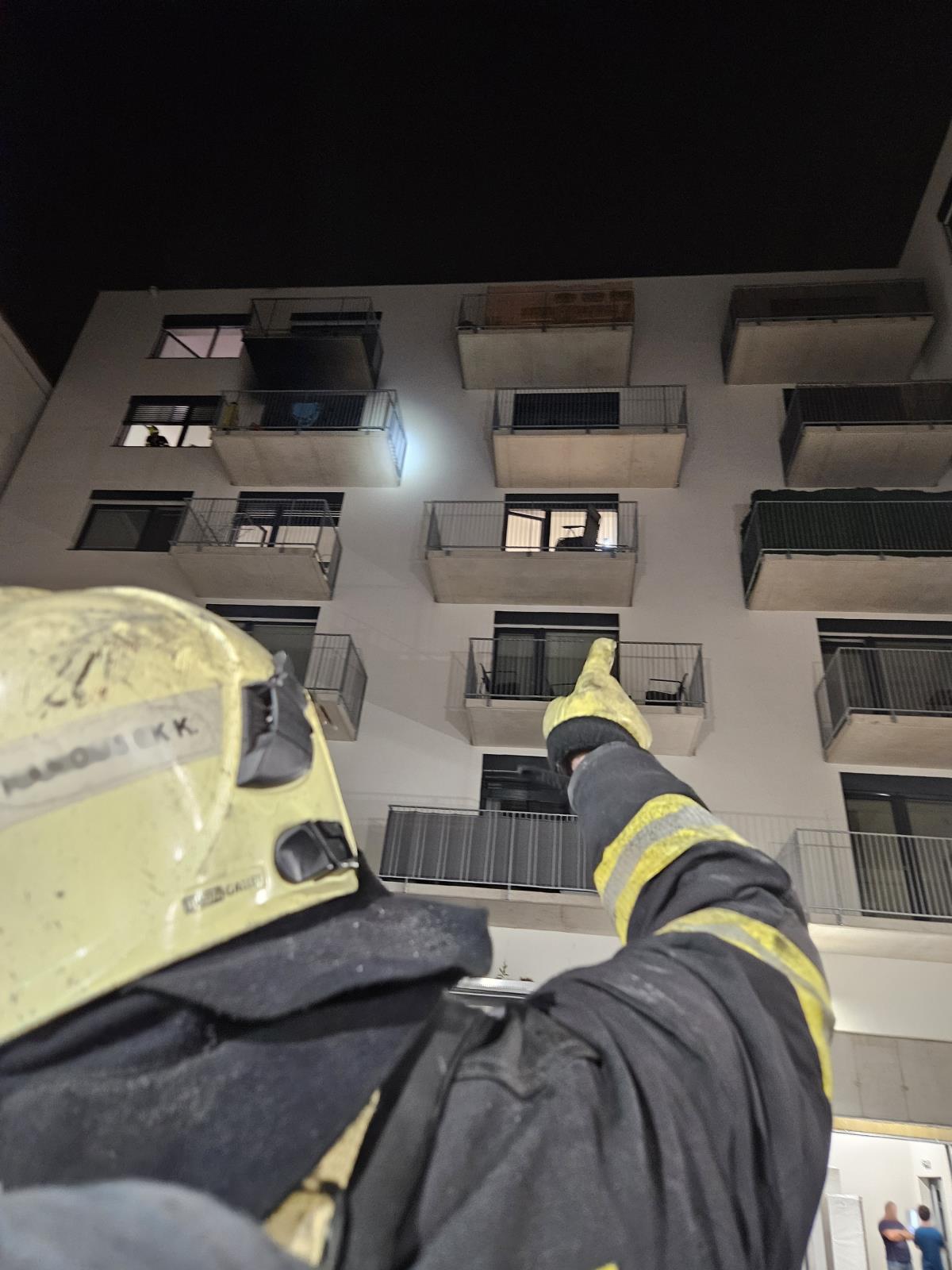 2025-08-21 Požár bytu, Brno-Křenová/požár Brno (1).jpg