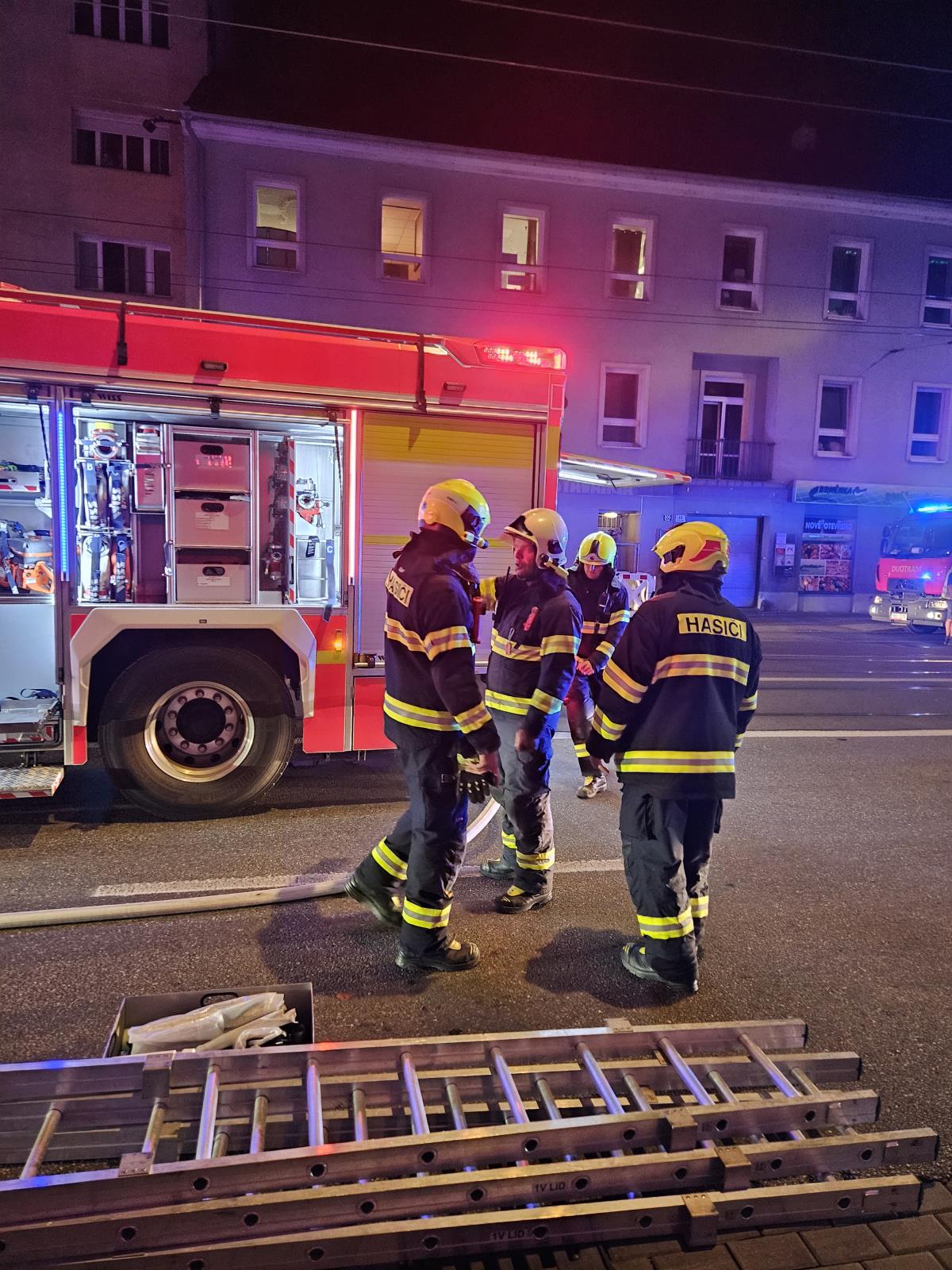 2025-08-21 Požár bytu, Brno-Křenová/požár Brno (6).jpg