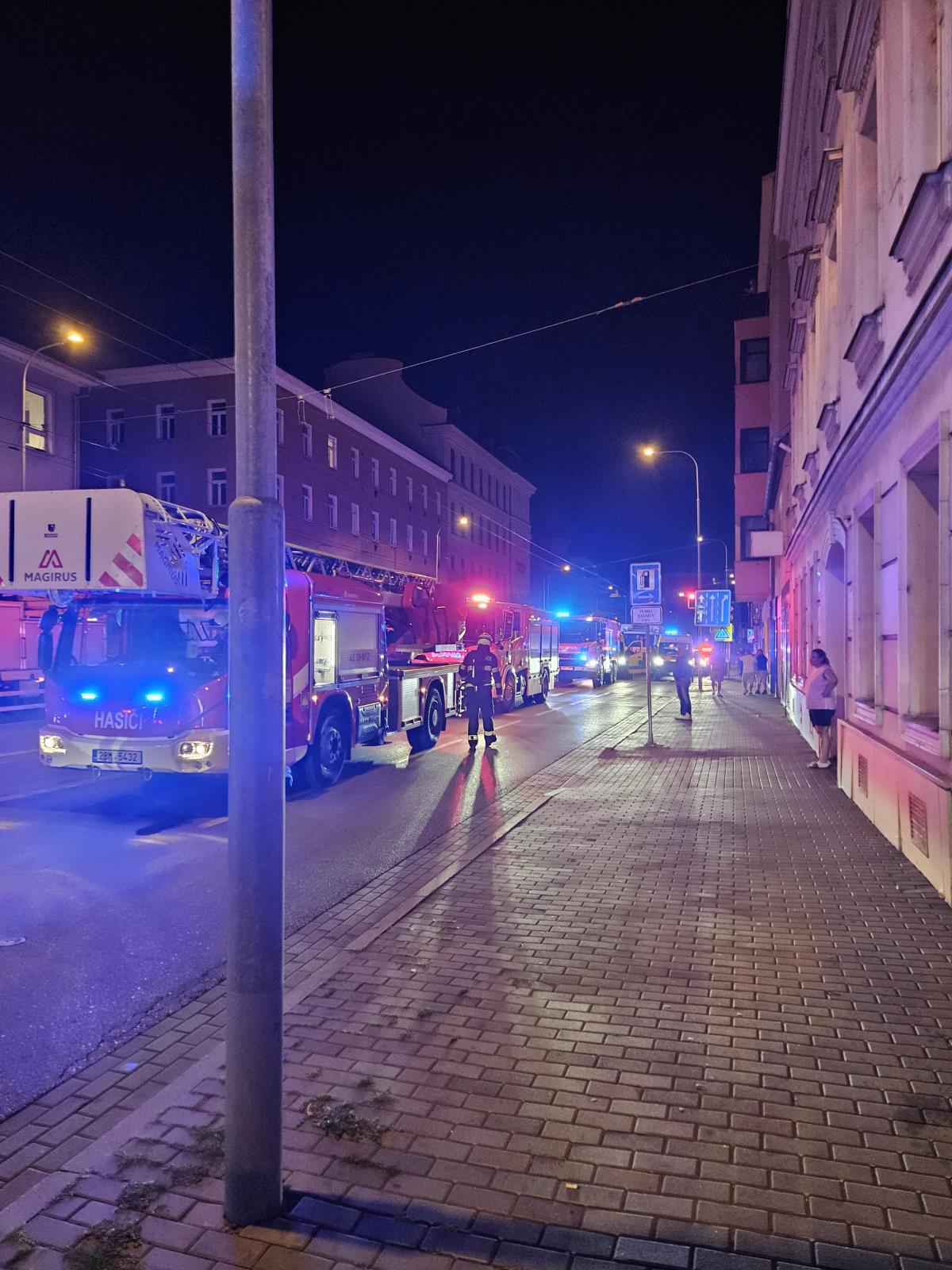 2025-08-21 Požár bytu, Brno-Křenová/požár Brno (7).jpg
