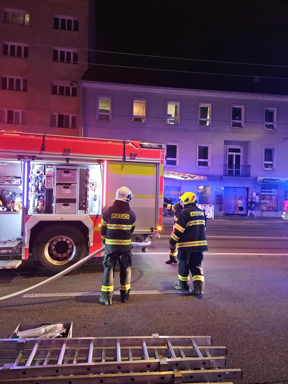 2025-08-21 Požár bytu, Brno-Křenová/požár Brno (8).jpg