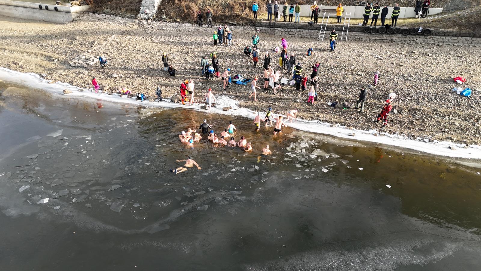 2026-01-04 Dobročinné otužování, HS Přehrada/otužilci přehrada (1).JPG