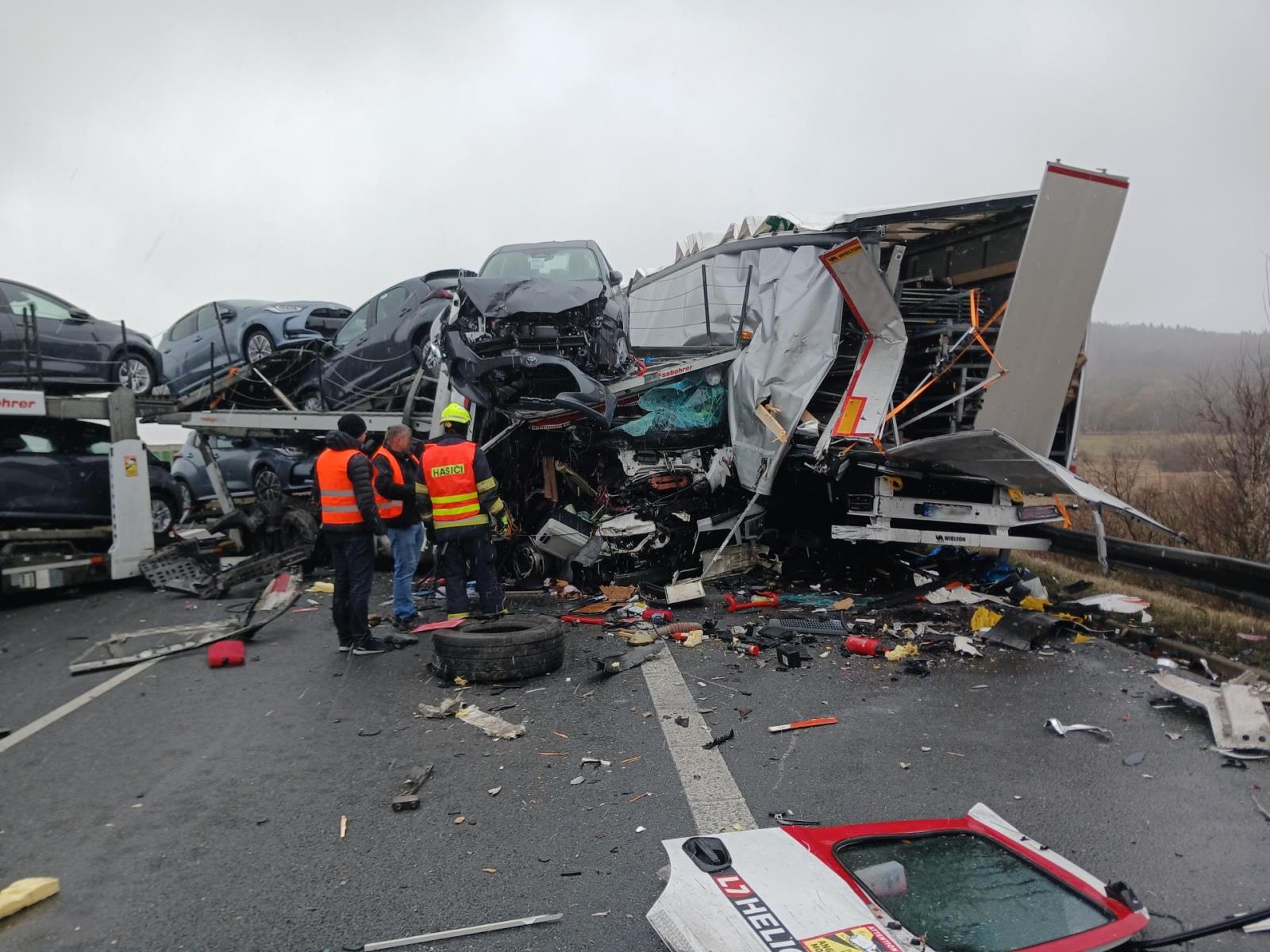 2026_03_30_DN_UL_nehoda D8 01.jpeg