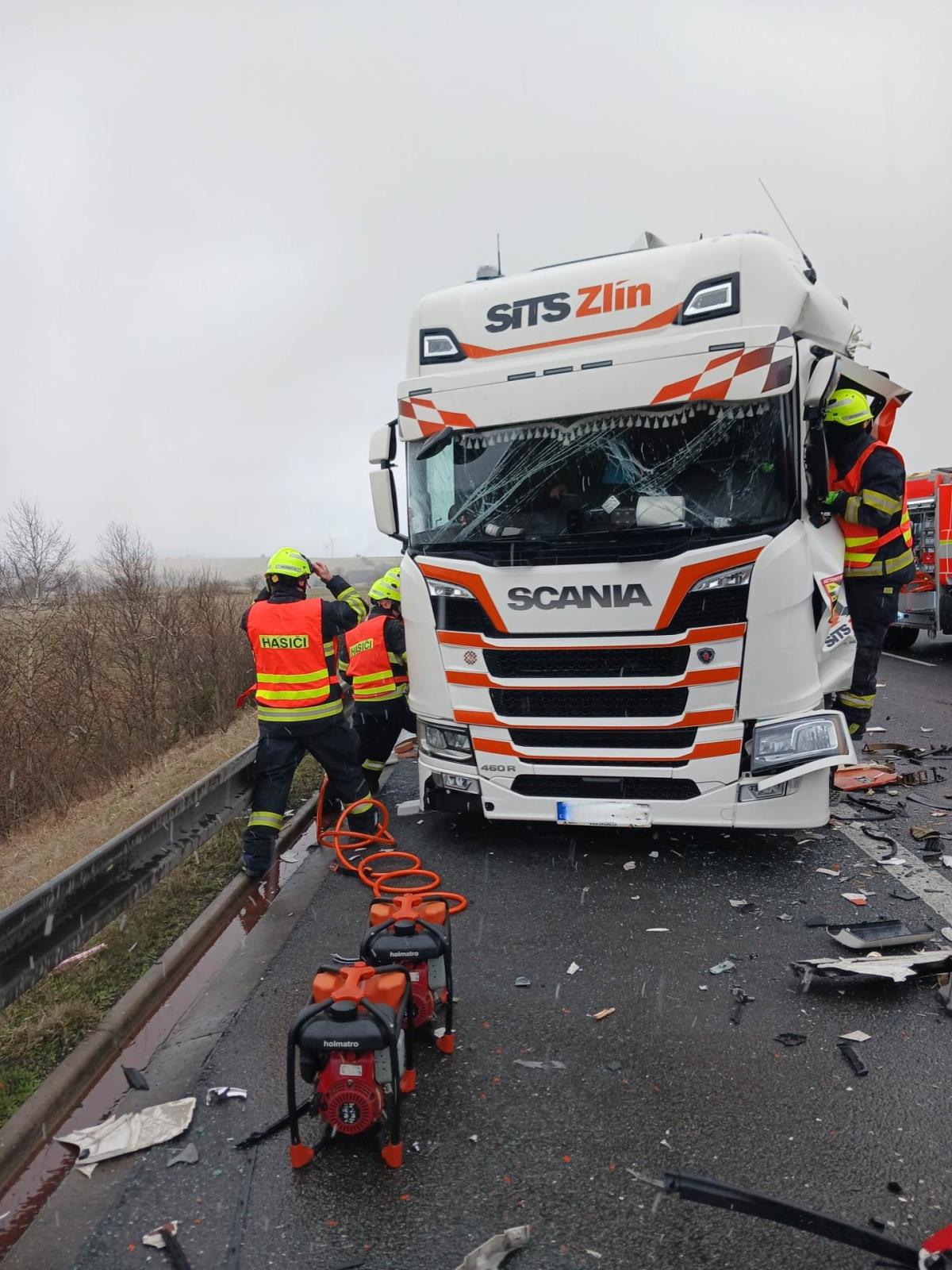 2026_03_30_DN_UL_nehoda D8 02.jpeg