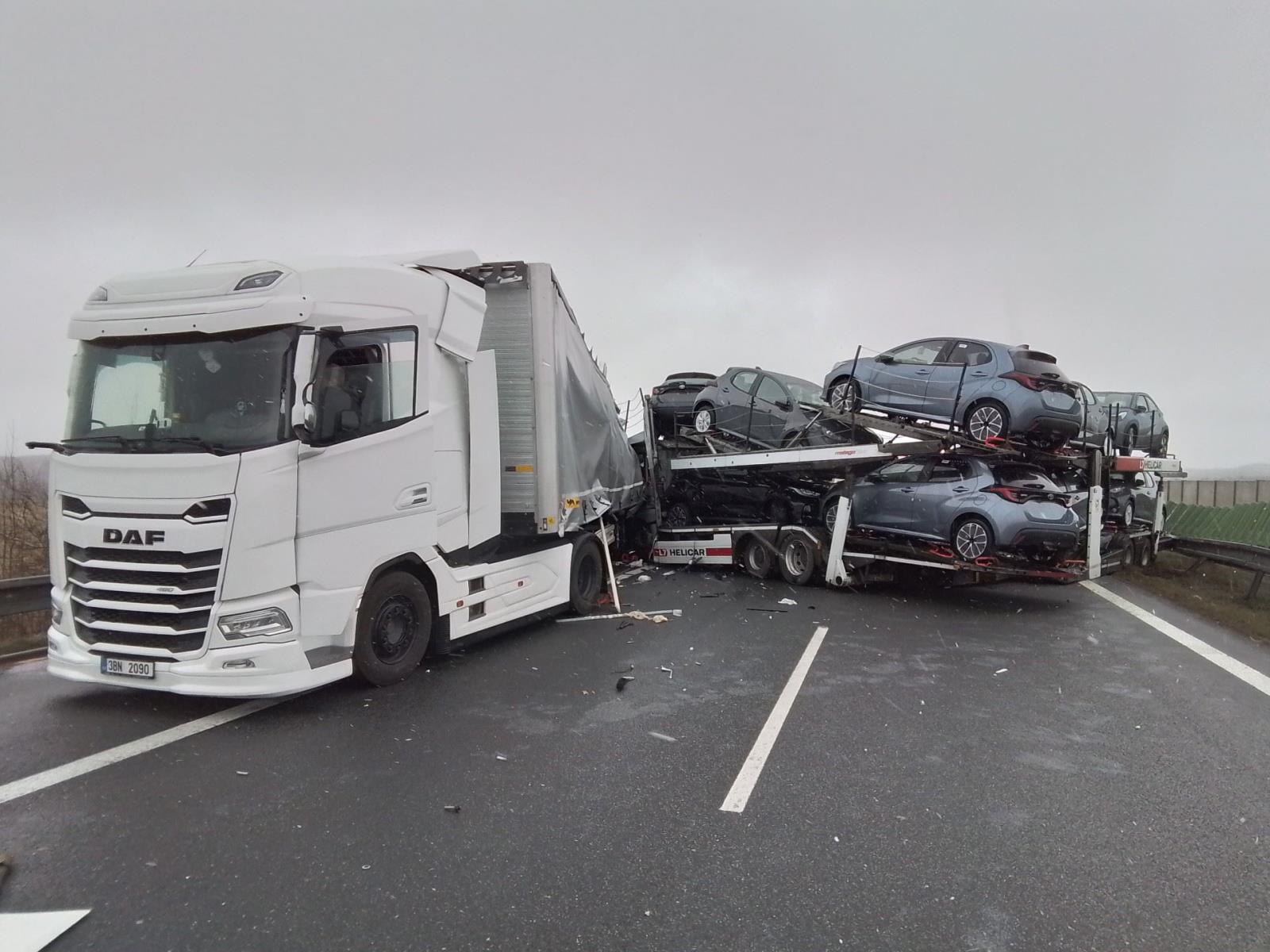 2026_03_30_DN_UL_nehoda D8 05.jpeg