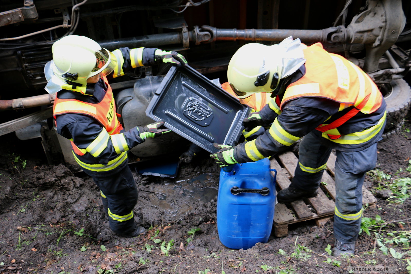 21 21-5-2015_DN_nákladní_vozidlo_vyprosteni_Jedli_Sumpersko (8).JPG