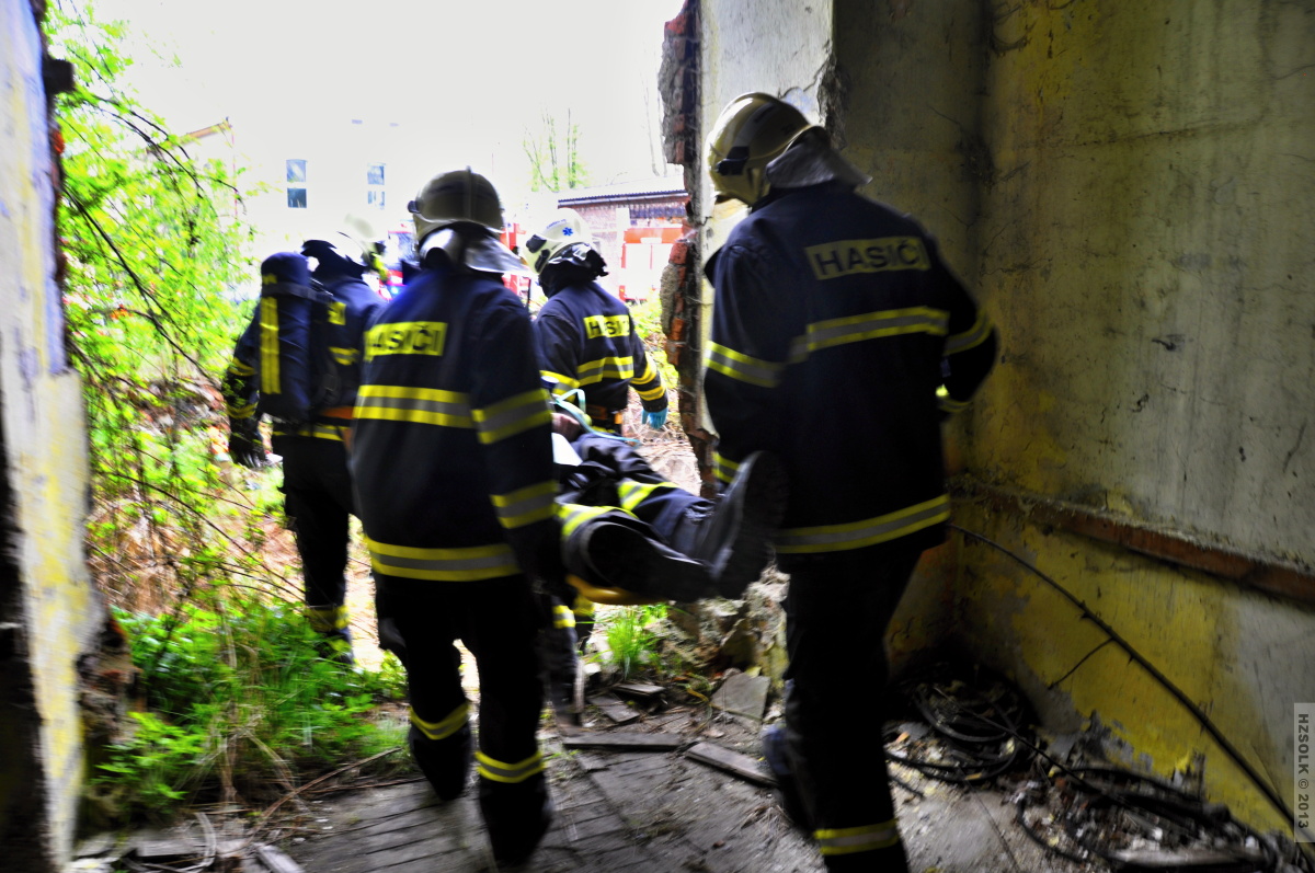 21 6-5-2013 cvičení osoby zavalené zasypané Zábřeh (28).JPG