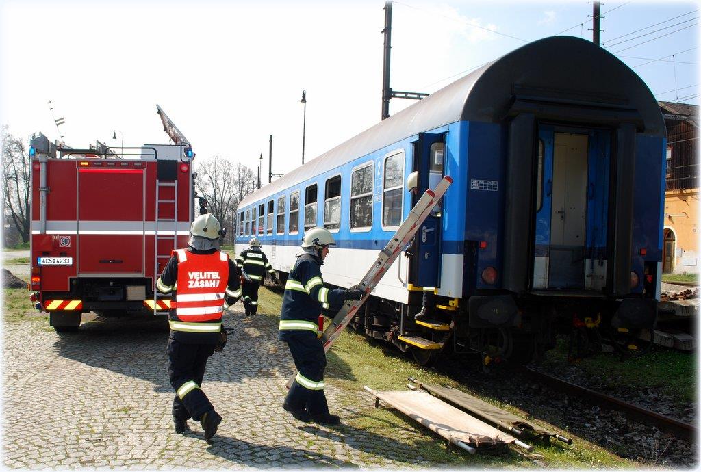 23 Cvičení Nehoda vlaku, Jindřichův Hradec - 12. 4. 2016 (16).JPG