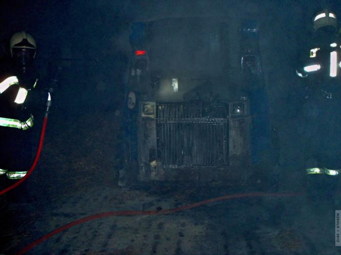 25-12-2012 Požár nakladač Šumvald (1).JPG