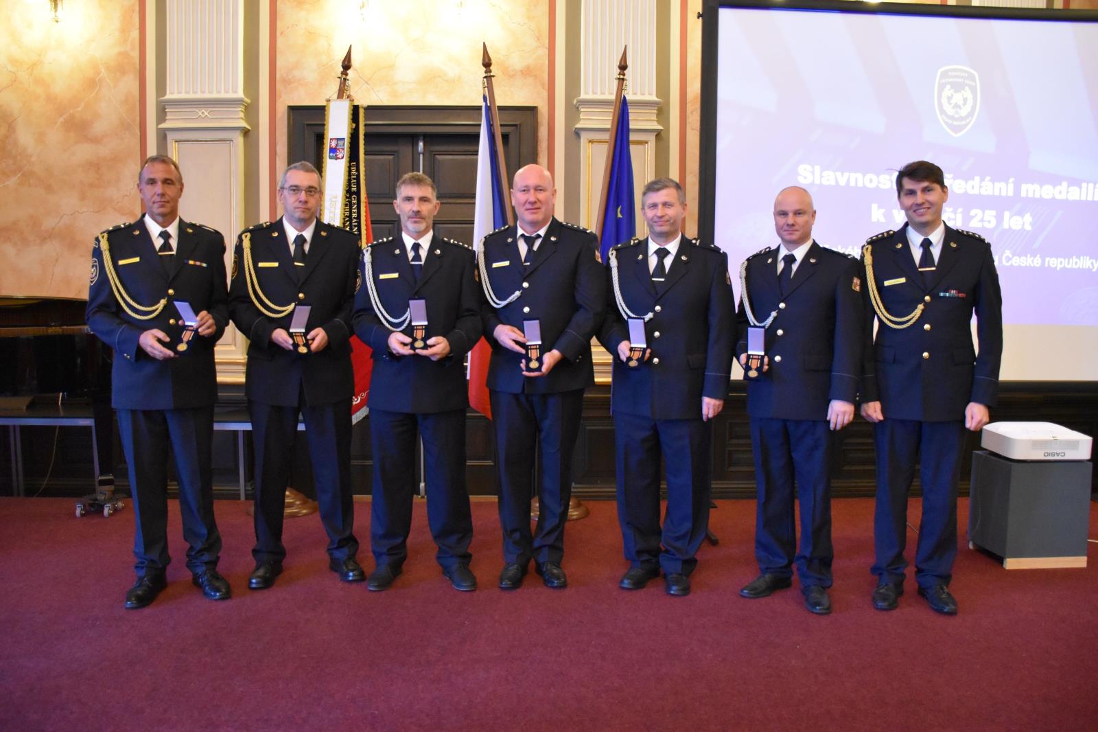 25_11_26_medaile_25_let_HZSCR_ULK