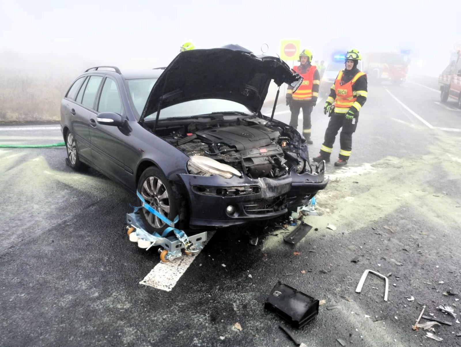 25_12_18_nehoda_autobus_tah_Nemecko_CV