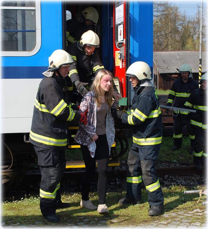 27 Cvičení Nehoda vlaku, Jindřichův Hradec - 12. 4. 2016 (20).JPG