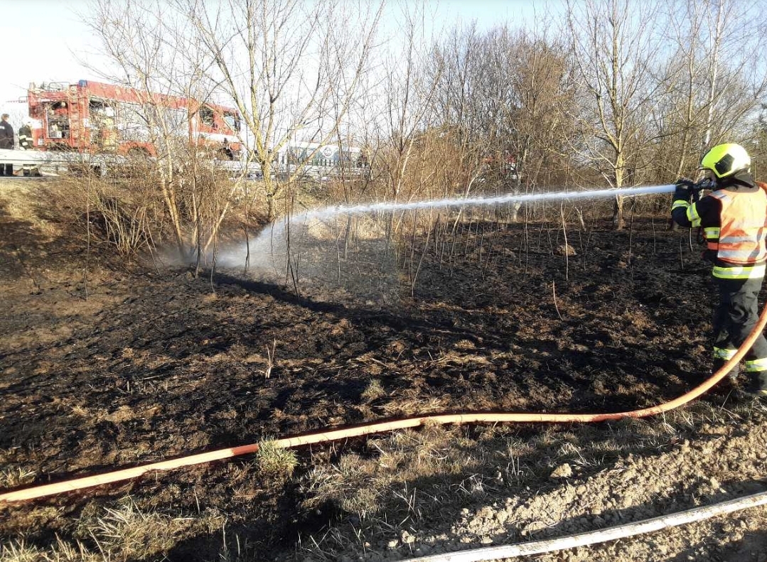 2803_pozar_trava_zraneni (14).jpg