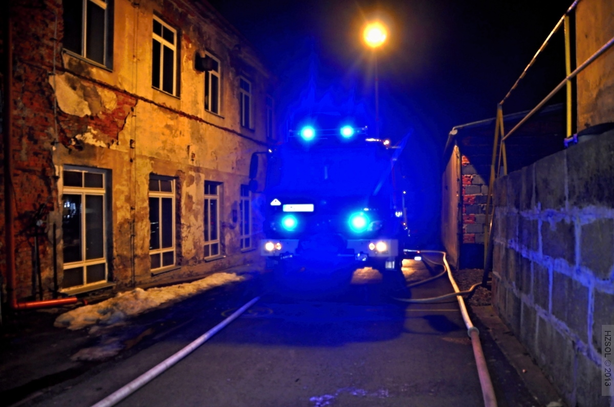 29 4-3-2013 Požár střechy průmyslového objektu Šumperk - Žerotínská ul (29).JPG
