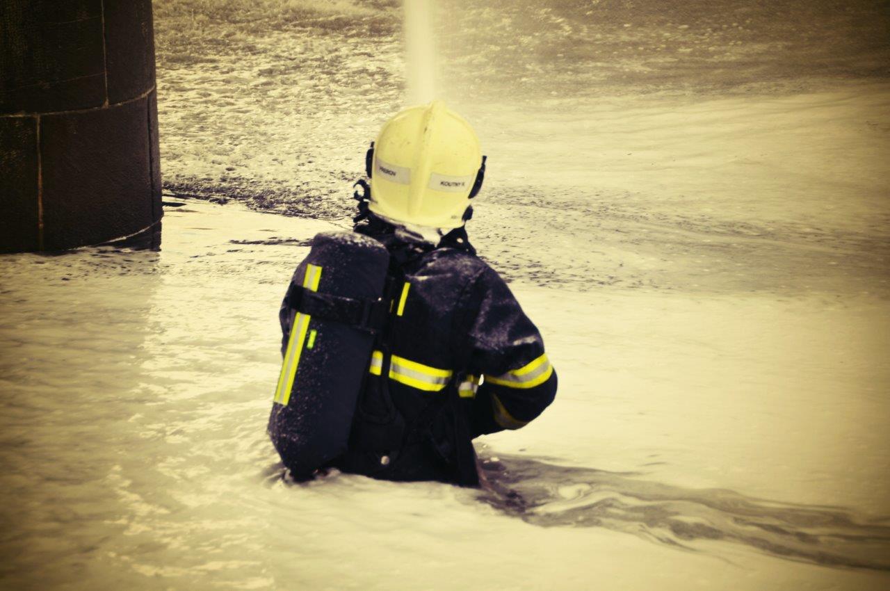 3 18-10-2013 Požár elektroinstalace v mostní konstrukci - Přerov (11).jpg